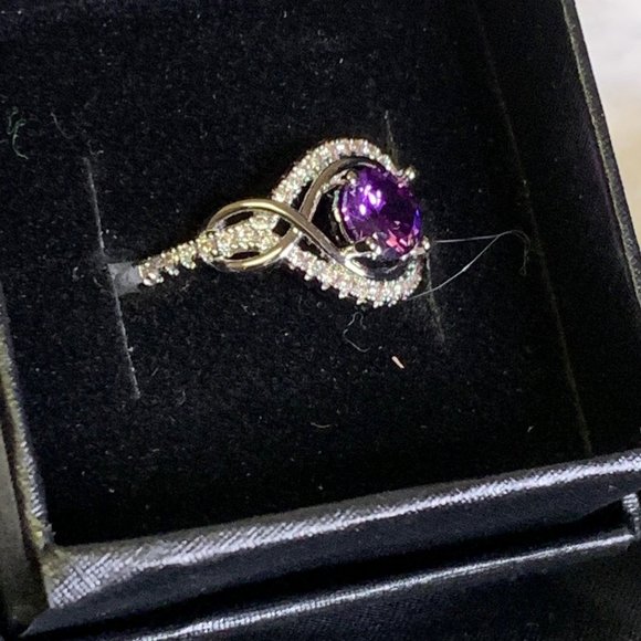 Delicate Silver Tone Ring with Purple Amethyst Colored Stone Size 7 1/2 - Picture 5 of 11